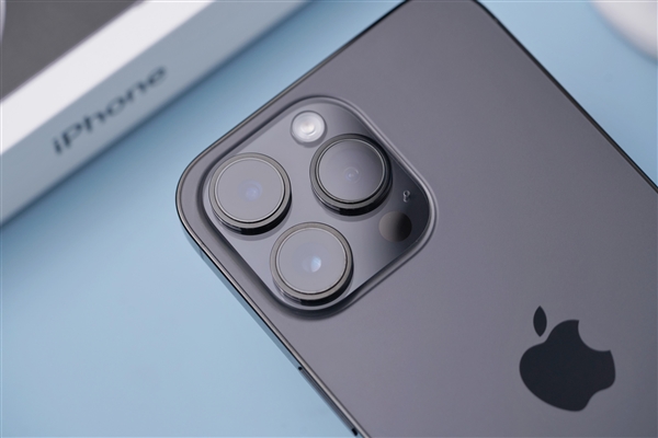 iPhone 14 Pro被曝充电漏电 客服：机壳电压 对人没伤害