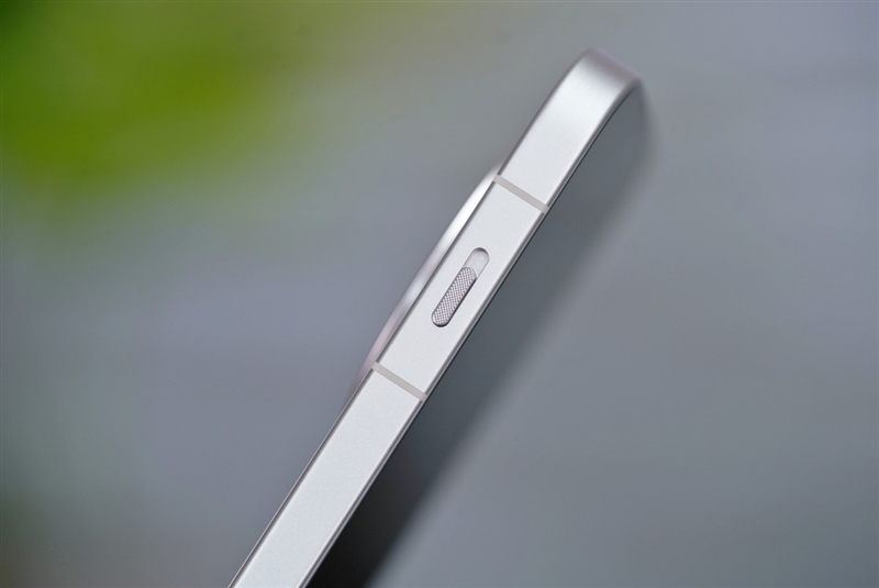 果里果气的直屏旗舰！OPPO Find X8深度评测：抬手就出片的抓拍氛围感神器