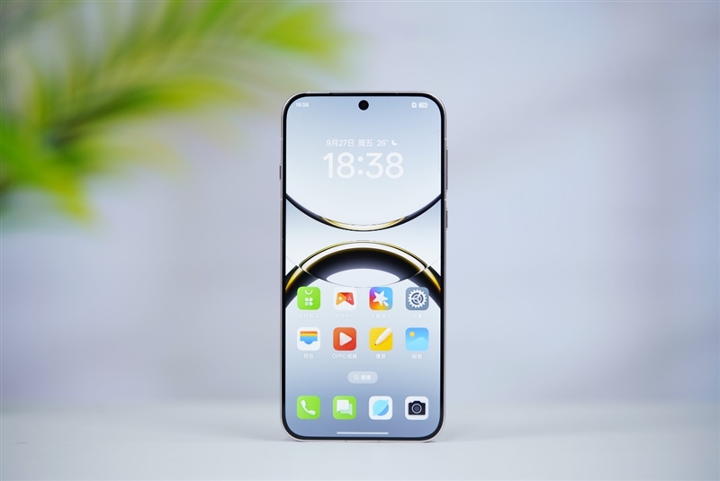 果里果气的直屏旗舰！OPPO Find X8深度评测：抬手就出片的抓拍氛围感神器