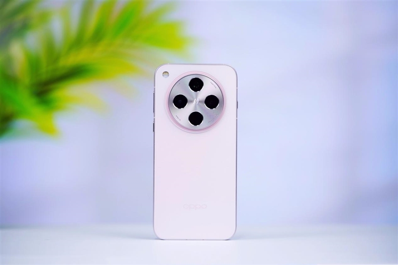 果里果气的直屏旗舰！OPPO Find X8深度评测：抬手就出片的抓拍氛围感神器