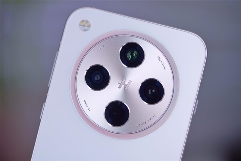 果里果气的直屏旗舰！OPPO Find X8深度评测：抬手就出片的抓拍氛围感神器