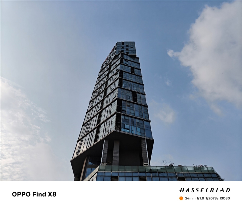 果里果气的直屏旗舰！OPPO Find X8深度评测：抬手就出片的抓拍氛围感神器