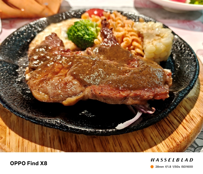 果里果气的直屏旗舰！OPPO Find X8深度评测：抬手就出片的抓拍氛围感神器