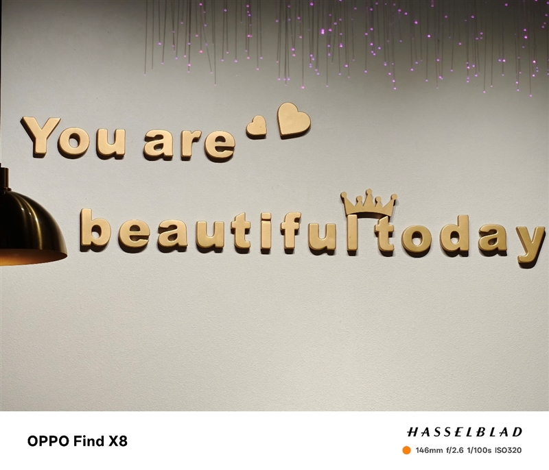 果里果气的直屏旗舰！OPPO Find X8深度评测：抬手就出片的抓拍氛围感神器