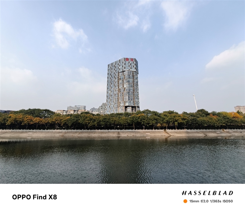 果里果气的直屏旗舰！OPPO Find X8深度评测：抬手就出片的抓拍氛围感神器