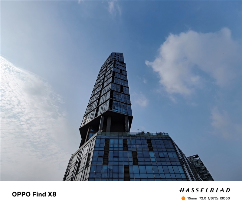 果里果气的直屏旗舰！OPPO Find X8深度评测：抬手就出片的抓拍氛围感神器