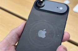 iPhone 17系列或成近年最娇气苹果手机：用了几个小时就满身划痕 蓝色黑色尤甚