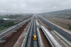 西康高铁全线铺轨正式启动 全线桥隧比高达94%