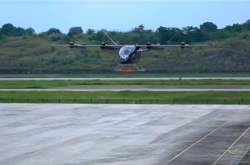 新突破！吨级载人eVTOL首次有人驾驶试飞