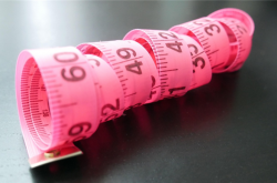 20岁小伙1年猛长25厘米确诊巨人症 身高已达到2米23