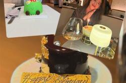 章泽天晒照庆32岁生日 伦敦豪宅曝光 生日蛋糕绿色主题很特别