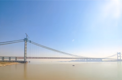 世界最大跨度四主缆悬索桥合龙：33万公里钢丝可绕地球8圈