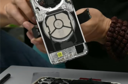 华为Mate 80 Pro Max拆解出炉：后壳整块铝合金CNC打造 主板集成度超高