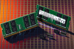 涨幅超过100%！内存条涨得比金条还快 年底可能更疯狂