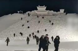 长白山巨型雪雕“云顶天宫”收工 8万方雪建免费宫殿