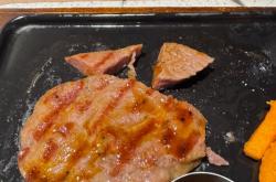 必胜客用芝麻小字标注调理牛排 罗永浩：商人不可能老实 也不容易