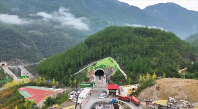下穿4A级景区！西渝高铁大象洞隧道顺利贯通