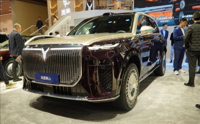 国产豪华旗舰SUV新王炸！岚图旗舰泰山亮相郑州国际车展