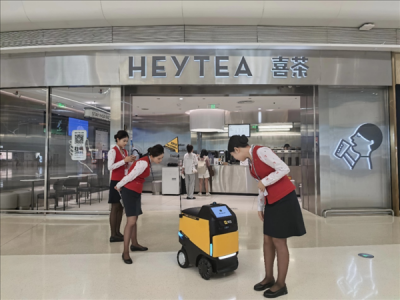 全国首个机场智能送餐：美团自研“小黄蜂”机器人投用深圳宝安机场