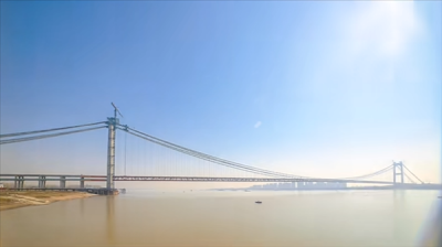 世界最大跨度四主缆悬索桥合龙：33万公里钢丝可绕地球8圈