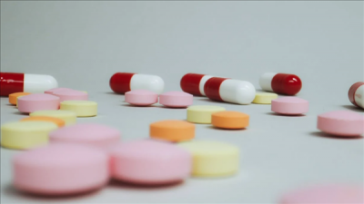 男子喉咙痛吃抗生素致真菌感染 医生：抗生素不是万能药