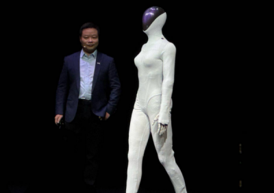 何小鹏：小鹏IRON人形机器人的成本和销售价和汽车接近