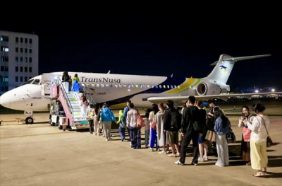 国产客机C909深圳首飞：开启国际新航线