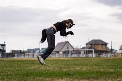 怪异运动成健身新潮流！像动物一样爬行奔跑，你扶持吗？