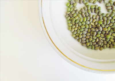 流言：“吃药时不能喝绿豆汤，会‘解药’”