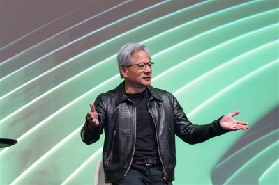 英伟达中国份额暴降至0！黄仁勋：我想向中国销售Blackwell芯片