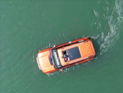 奇瑞总裁李学用详解纵横G700水中航行：两台推进器总推力3000N