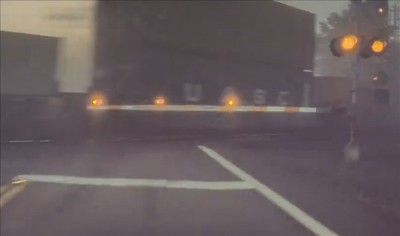 特斯拉FSD被指在铁路口无法识别火车 美监管机构已介入调查