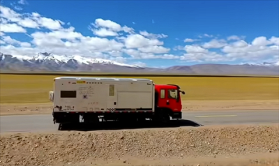 自学电焊木工电工 男子花近30万自制重卡房车出游