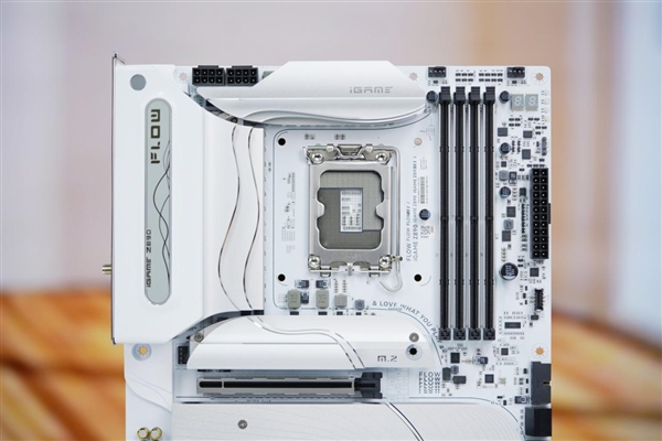 白色风格装机必备!七彩虹iGame Z890 FLOW V20主板图赏