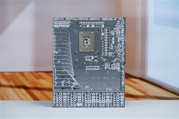 白色风格装机必备!七彩虹iGame Z890 FLOW V20主板图赏