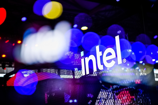 Intel Q3业绩双双超预期!股价盘后一度飙涨15%