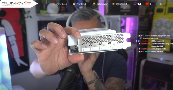Intel锐炫B580显卡全球首秀!几乎全白 漂亮