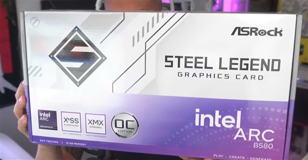 Intel锐炫B580显卡全球首秀!几乎全白 漂亮