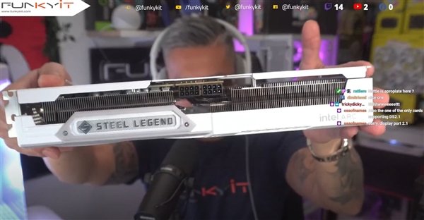 Intel锐炫B580显卡全球首秀!几乎全白 漂亮