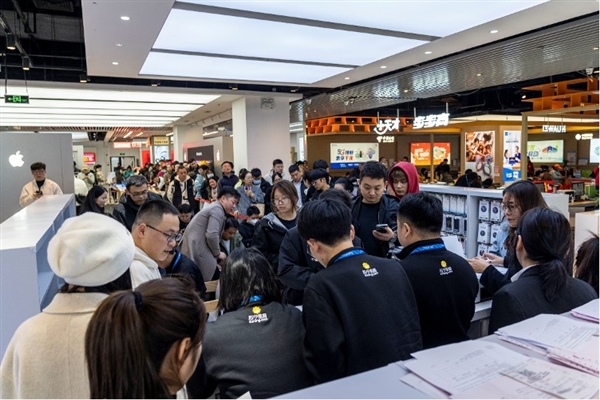 实探国补扩容下的3C市场:门店排队购机潮久违再现 消费电子迎暖冬