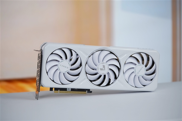 陶瓷般质感!铭瑄Intel Arc B580 iCraft 12G显卡图赏