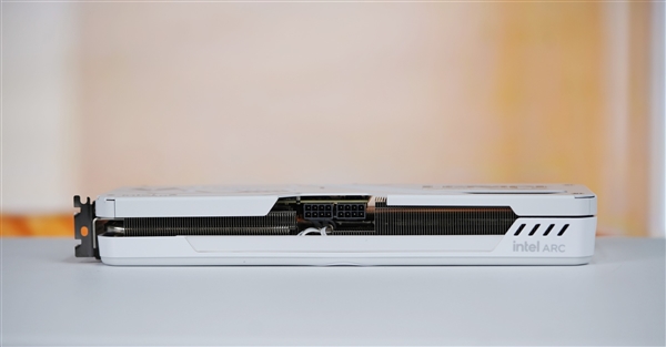 陶瓷般质感!铭瑄Intel Arc B580 iCraft 12G显卡图赏