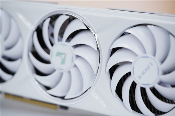 陶瓷般质感!铭瑄Intel Arc B580 iCraft 12G显卡图赏