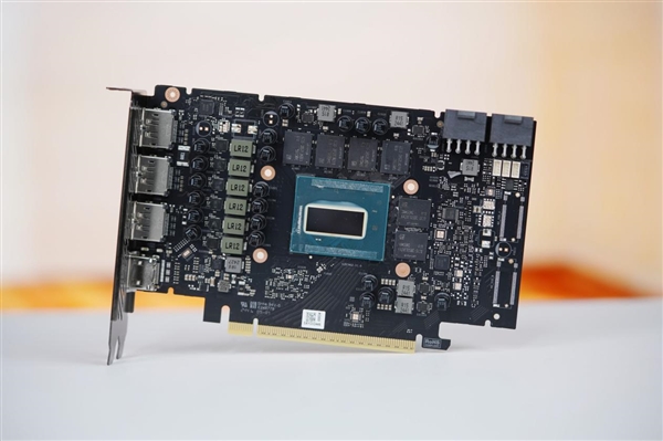 陶瓷般质感!铭瑄Intel Arc B580 iCraft 12G显卡图赏