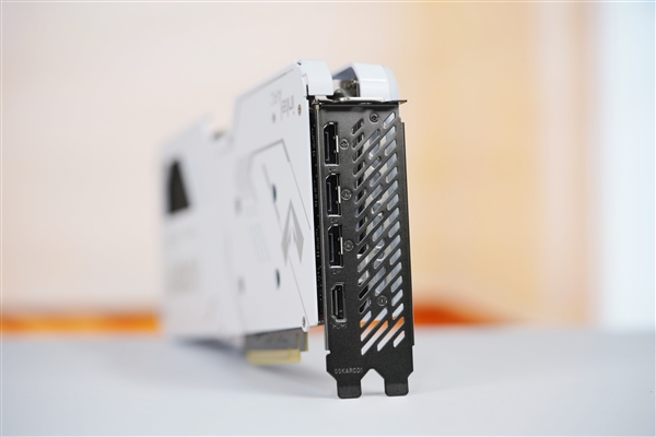 陶瓷般质感!铭瑄Intel Arc B580 iCraft 12G显卡图赏