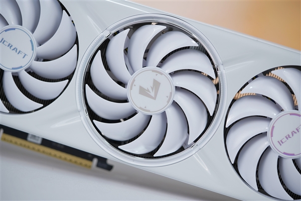 陶瓷般质感!铭瑄Intel Arc B580 iCraft 12G显卡图赏
