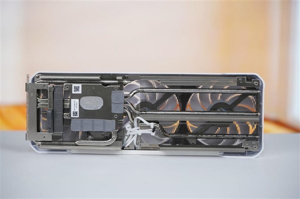 陶瓷般质感!铭瑄Intel Arc B580 iCraft 12G显卡图赏
