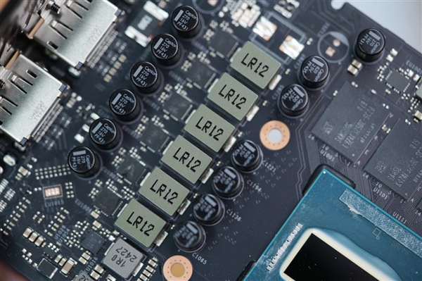 陶瓷般质感!铭瑄Intel Arc B580 iCraft 12G显卡图赏