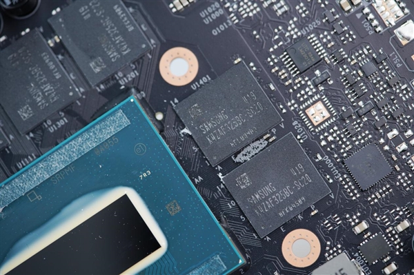陶瓷般质感!铭瑄Intel Arc B580 iCraft 12G显卡图赏