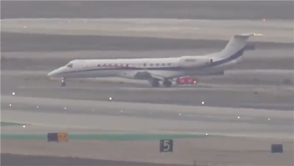 洛杉矶国际机场两架飞机险些相撞:空管连喊三次“Stop”!